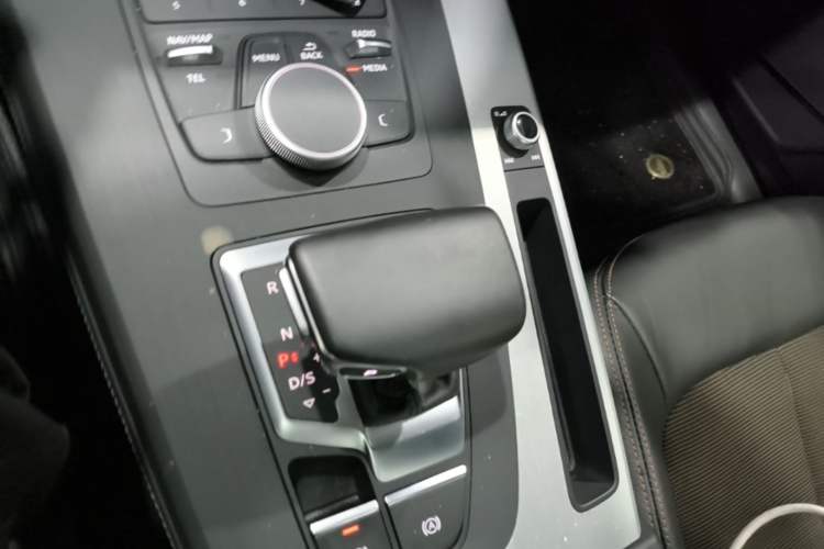 Used Audi Q5L 2020 40 TFSI Prestige Edition Gear Lever