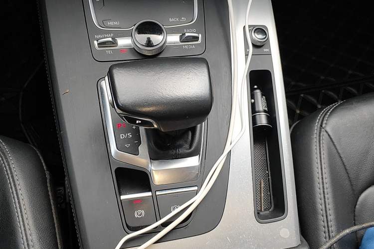 Used Audi Q5L 2020 Updated 40 TFSI Prestige Fashion Edition Gear Lever
