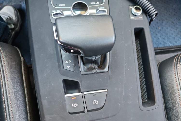 Used Audi Q5L 2020 Updated 40 TFSI Prestige Fashion Edition Gear Lever