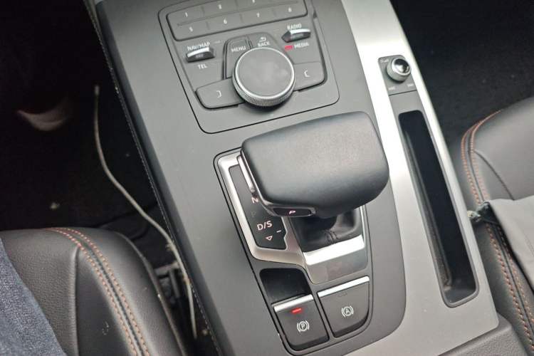 Used Audi Q5L 2020 40 TFSI Prestige Edition Gear Lever