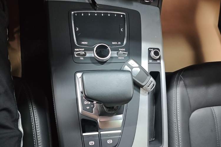 Used Audi Q5L 2020 Updated 40 TFSI Prestige Fashion Edition Gear Lever