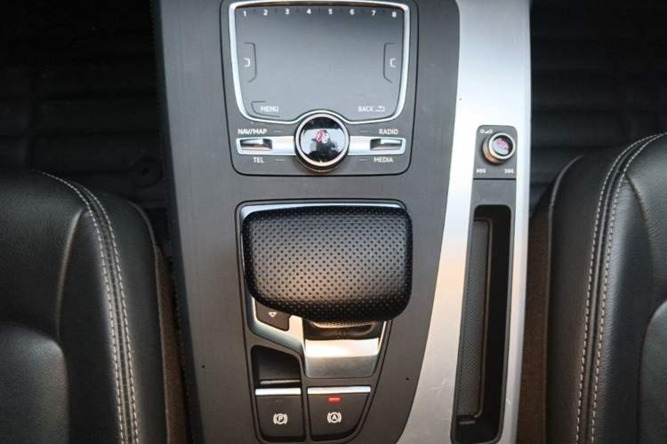 Used Audi Q5L 2020 Updated 40 TFSI Prestige Fashion Edition Gear Lever
