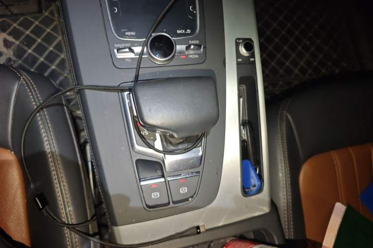 Used Audi Q5L 2020 Updated 40 TFSI Prestige Fashion Edition Gear Lever