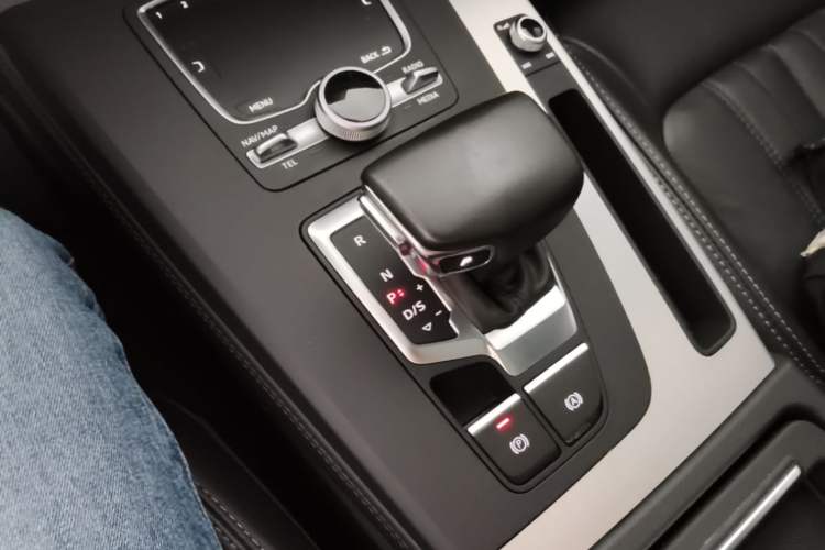 Used Audi Q5L 2020 Updated 40 TFSI Prestige Fashion Edition Gear Lever