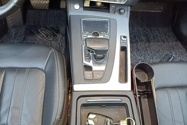 Used Audi Q5L 2020 Updated 40 TFSI Prestige Fashion Edition Gear Lever