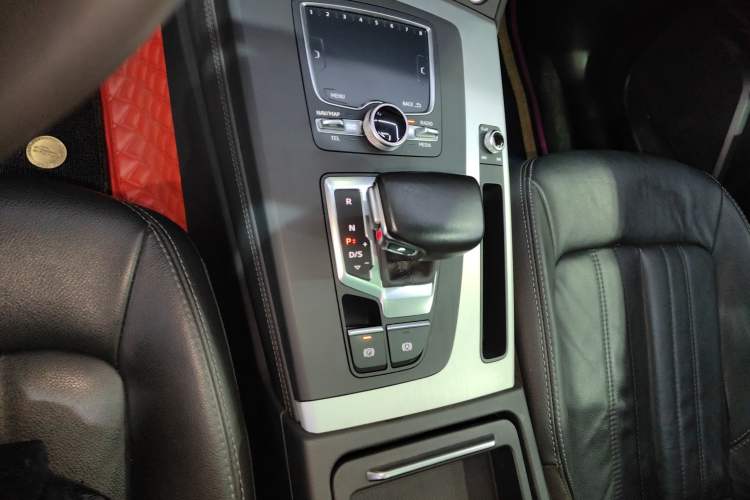 Used Audi Q5L 2020 Updated 40 TFSI Prestige Fashion Edition Gear Lever