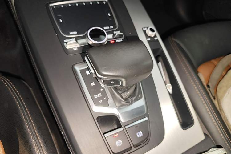 Used Audi Q5L 2020 Updated 40 TFSI Prestige Fashion Edition Gear Lever