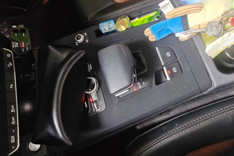 Used Audi Q5L 2020 Updated 40 TFSI Prestige Fashion Edition Gear Lever
