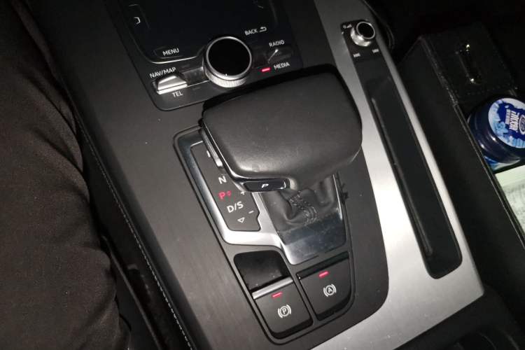 Used Audi Q5L 2020 Updated 40 TFSI Prestige Fashion Edition Gear Lever
