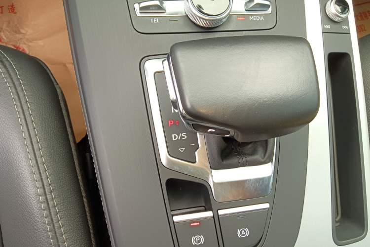 Used Audi Q5L 2020 Updated 40 TFSI Prestige Fashion Edition Gear Lever