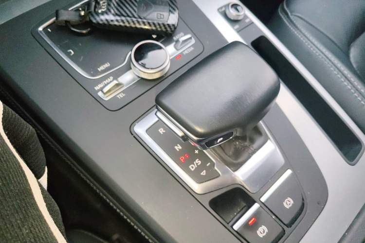 Used Audi Q5L 2020 Updated 40 TFSI Prestige Fashion Edition Gear Lever