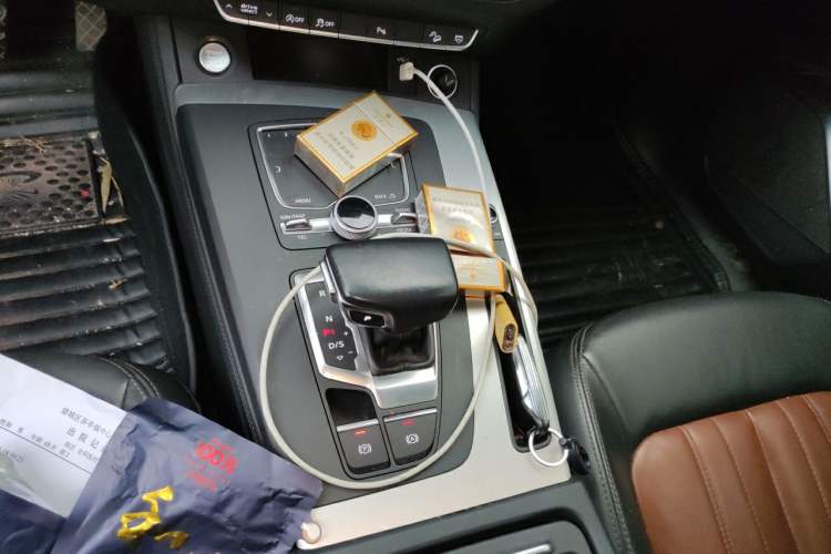 Used Audi Q5L 2020 Updated 40 TFSI Prestige Fashion Edition Gear Lever