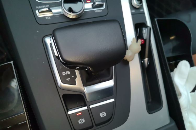 Used Audi Q5L 2020 Updated 40 TFSI Prestige Fashion Edition Gear Lever