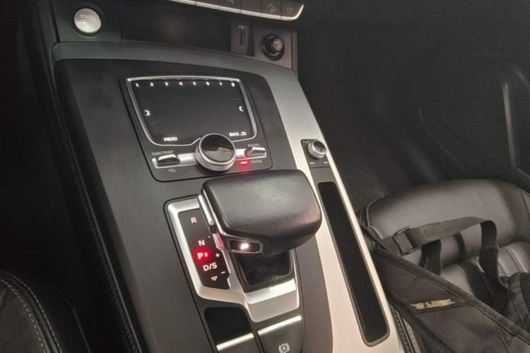 Used Audi Q5L 2020 Updated 40 TFSI Prestige Fashion Edition Gear Lever