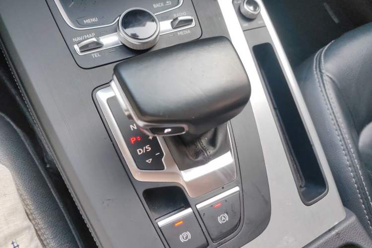 Used Audi Q5L 2020 Updated 40 TFSI Prestige Fashion Edition Gear Lever