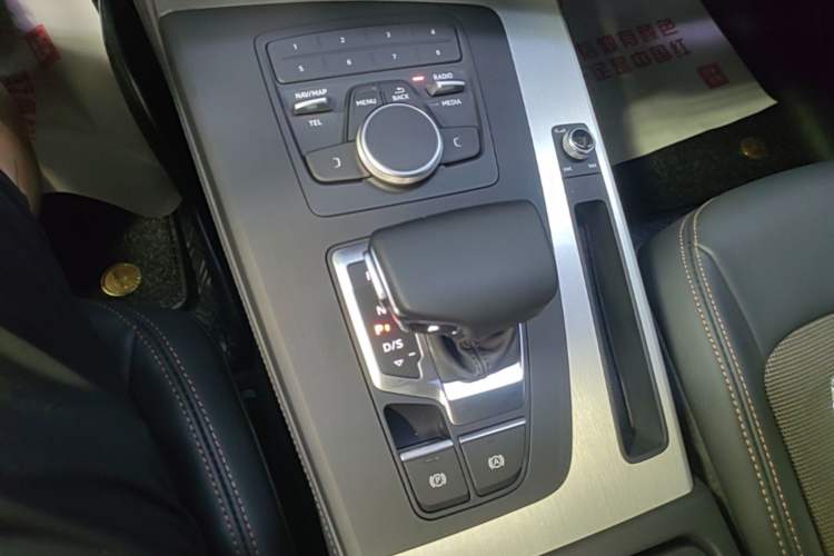 Used Audi Q5L 2020 Revised 40 TFSI Prestige Edition Gear Lever