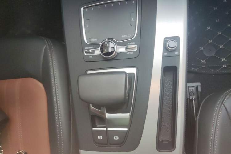 Used Audi Q5L 2020 Updated 40 TFSI Prestige Fashion Edition Gear Lever