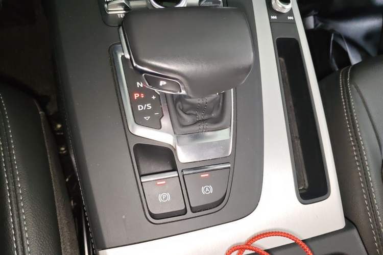 Used Audi Q5L 2020 Updated 40 TFSI Prestige Fashion Edition Gear Lever