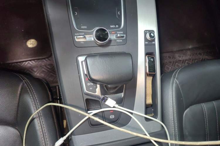Used Audi Q5L 2020 Updated 40 TFSI Prestige Fashion Edition Gear Lever