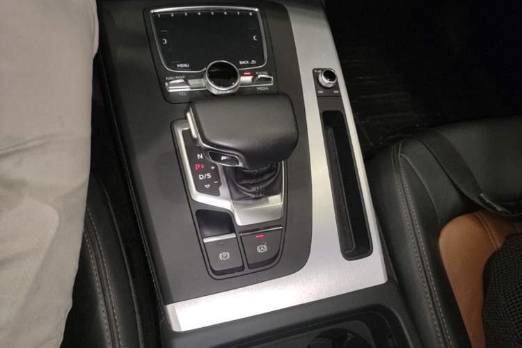 Used Audi Q5L 2020 Updated 40 TFSI Prestige Fashion Edition Gear Lever