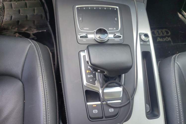 Used Audi Q5L 2020 Updated 40 TFSI Prestige Fashion Edition Gear Lever