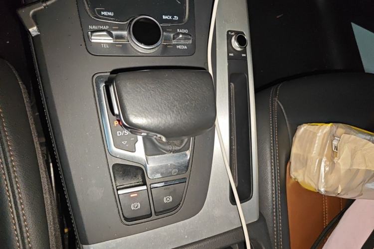 Used Audi Q5L 2020 Updated 40 TFSI Prestige Fashion Edition Gear Lever