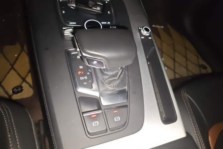 Used Audi Q5L 2020 40 TFSI Prestige Fashion Edition Gear Lever