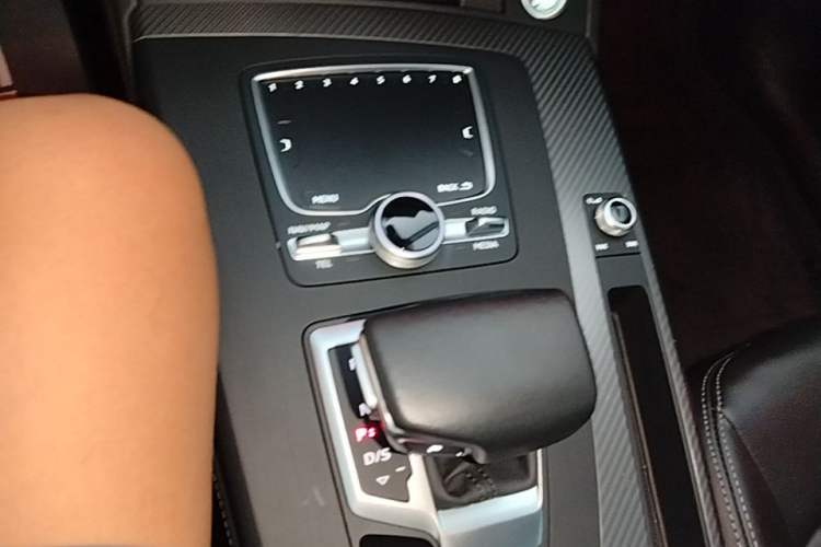 Used Audi Q5L 2020 Updated 40 TFSI Prestige Fashion Edition Gear Lever