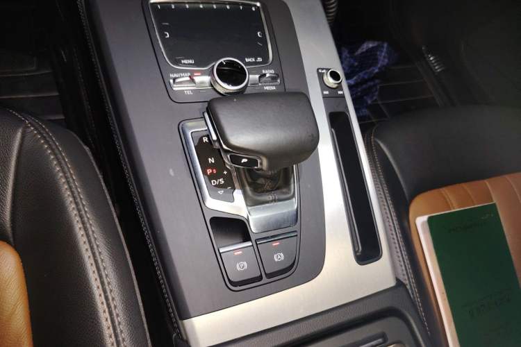 Used Audi Q5L 2020 Updated 40 TFSI Prestige Fashion Edition Gear Lever
