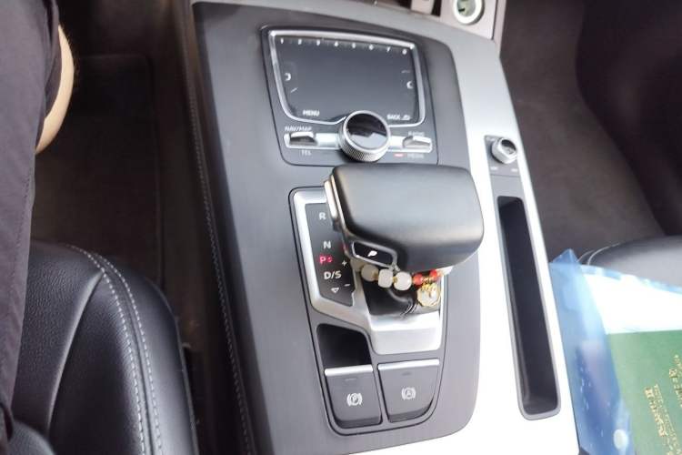 Used Audi Q5L 2020 Updated 40 TFSI Prestige Fashion Edition Gear Lever