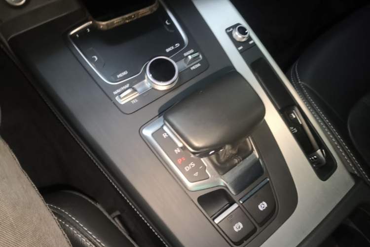 Used Audi Q5L 2020 Updated 40 TFSI Prestige Fashion Edition Gear Lever