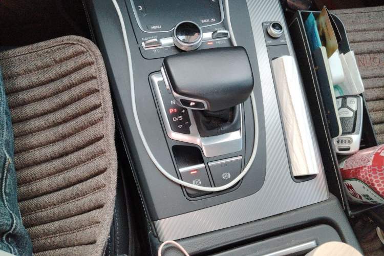 Used Audi Q5L 2020 Updated 40 TFSI Prestige Fashion Edition Gear Lever