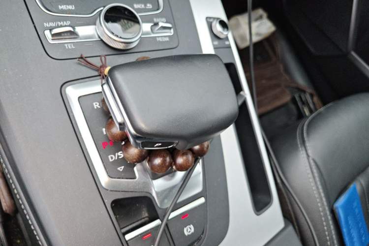 Used Audi Q5L 2020 Updated 40 TFSI Prestige Fashion Edition Gear Lever