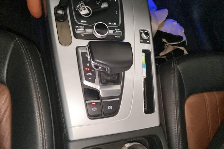 Used Audi Q5L 2020 Updated 40 TFSI Prestige Fashion Edition Gear Lever