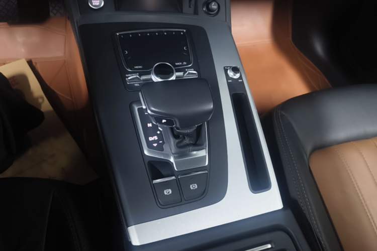 Used Audi Q5L 2020 Updated 40 TFSI Prestige Fashion Edition Gear Lever