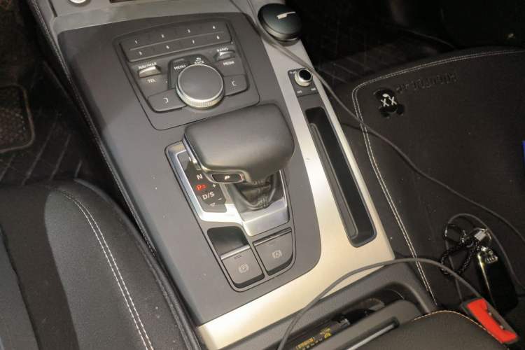 Used Audi Q5L 2020 40 TFSI Prestige Edition Gear Lever
