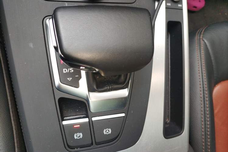 Used Audi Q5L 2020 Updated 40 TFSI Prestige Fashion Edition Gear Lever