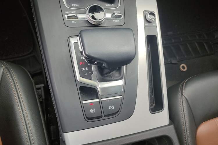 Used Audi Q5L 2020 Updated 40 TFSI Prestige Fashion Edition Gear Lever