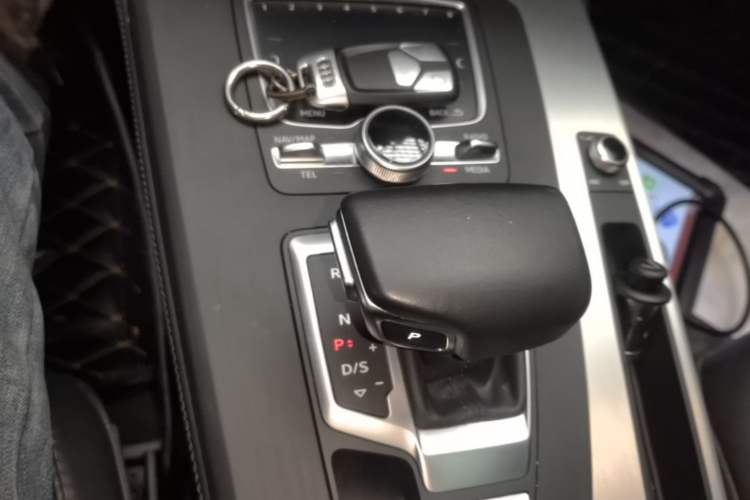 Used Audi Q5L 2020 Updated 40 TFSI Prestige Fashion Edition Gear Lever