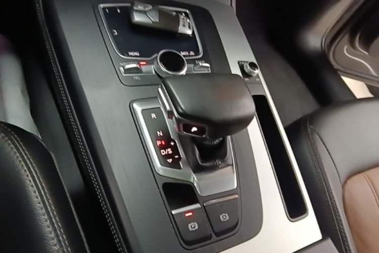 Used Audi Q5L 2020 Updated 40 TFSI Prestige Fashion Edition Gear Lever