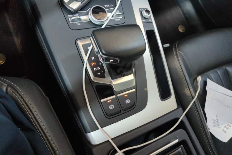 Used Audi Q5L 2020 Updated 40 TFSI Prestige Fashion Edition Gear Lever