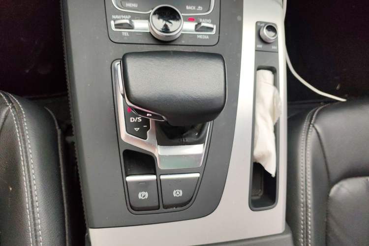 Used Audi Q5L 2020 Updated 40 TFSI Prestige Fashion Edition Gear Lever