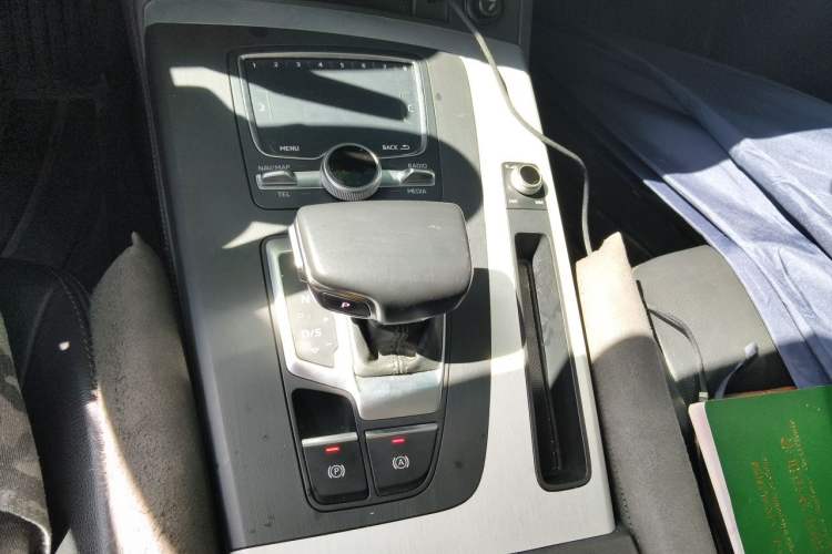 Used Audi Q5L 2020 Updated 40 TFSI Prestige Fashion Edition Gear Lever