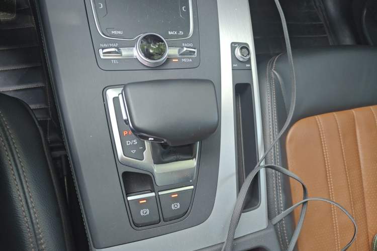 Used Audi Q5L 2020 Updated 40 TFSI Prestige Fashion Edition Gear Lever
