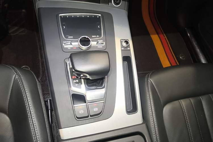 Used Audi Q5L 2020 Updated 40 TFSI Prestige Fashion Edition Gear Lever
