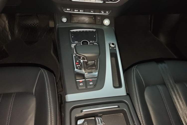 Used Audi Q5L 2020 Updated 40 TFSI Prestige Fashion Edition Gear Lever
