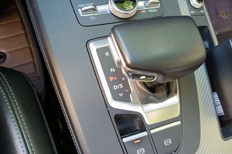 Used Audi Q5L 2020 45 TFSI Prestige Fashion Model Gear Lever