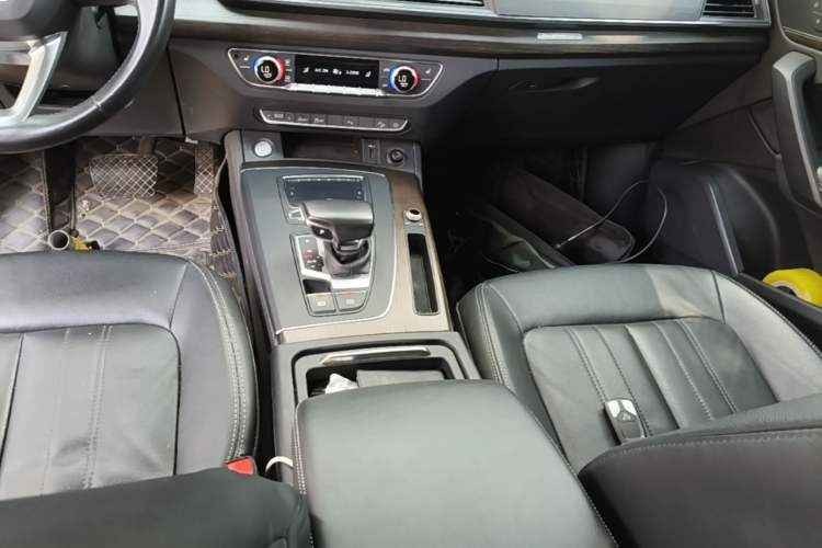 Used Audi Q5L 2020 Updated 40 TFSI Prestige Fashion Edition Gear Lever