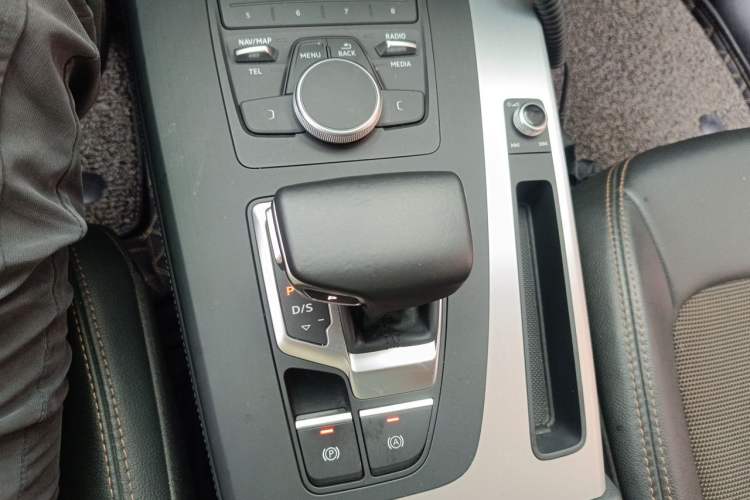 Used Audi Q5L 2020 Revised 40 TFSI Prestige Edition Gear Lever