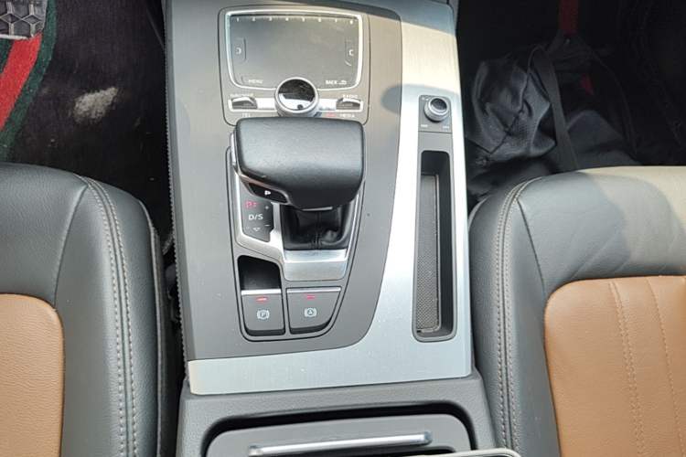Used Audi Q5L 2020 Updated 40 TFSI Prestige Fashion Edition Gear Lever